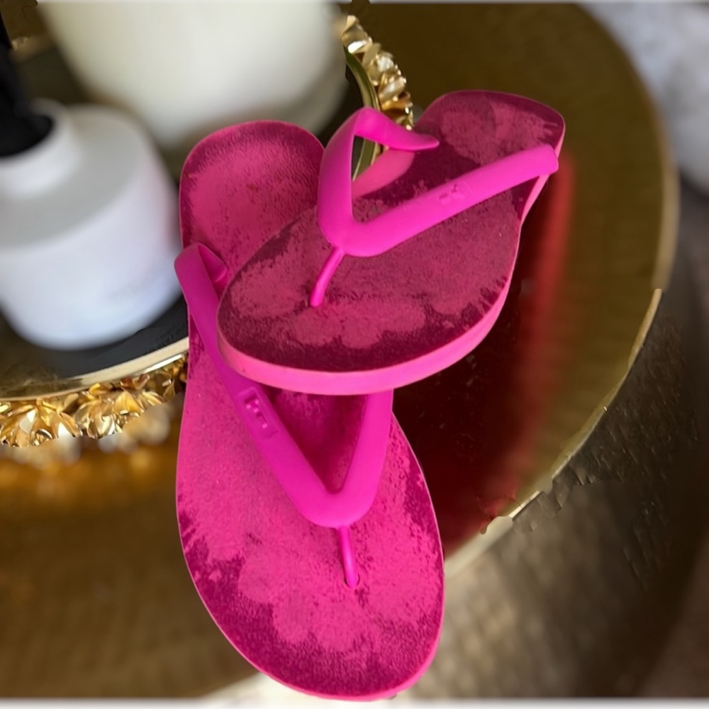 Tidal New York Pink Flip Flops Sandals Size 12W/10 Men’s,Like New